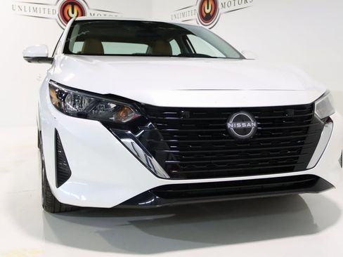 Used 2025 Nissan Sentra SV w/ SV Premium Package image 26