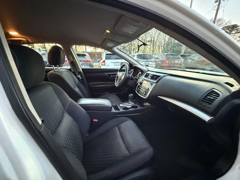 Used 2016 Nissan Altima 2.5 S w/ Power Driver Seat Package FWD image 9