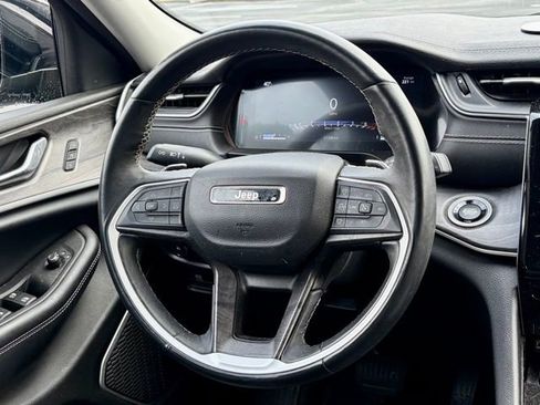 Used 2022 Jeep Grand Cherokee Limited image 20