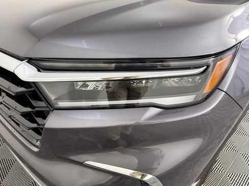 Used 2025 Honda Pilot Touring image 11