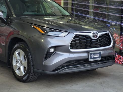 Certified 2022 Toyota Highlander LE image 2