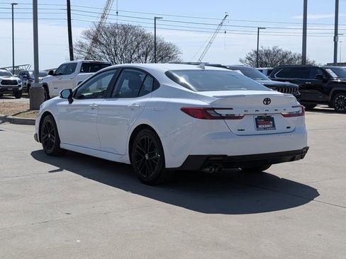 Used 2025 Toyota Camry SE w/ Convenience Package FWD image 8