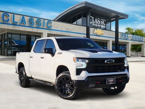 Used 2024 Chevrolet Silverado 1500 LT Trail Boss w/ Convenience Package II image 3