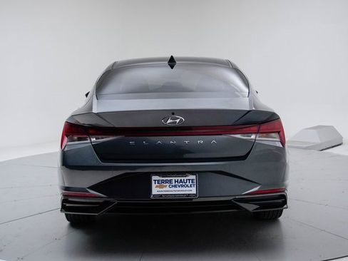Used 2022 Hyundai Elantra SEL w/ Convenience + Premium Package image 5