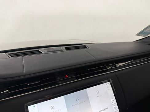 New 2025 Land Rover Range Rover Autobiography AWD/4WD image 30