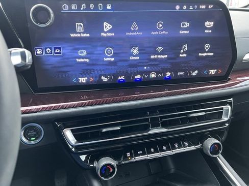 Used 2025 Chevrolet Traverse Z71 w/ Driver Confidence Package image 14