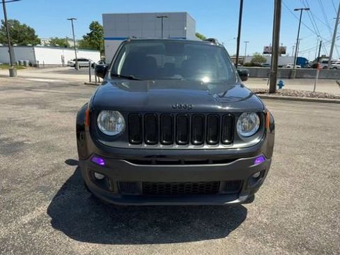Used 2018 Jeep Renegade Altitude AWD/4WD image 3