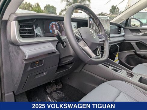 New 2025 Volkswagen Tiguan SE image 11