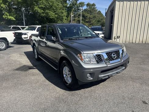 Used 2018 Nissan Frontier SV w/ Value Truck Package AWD/4WD image 3