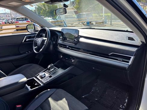 Used 2024 Mitsubishi Outlander SE AWD/4WD image 30