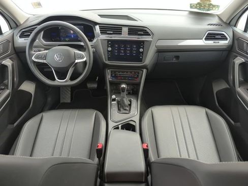 Used 2023 Volkswagen Tiguan SE image 14