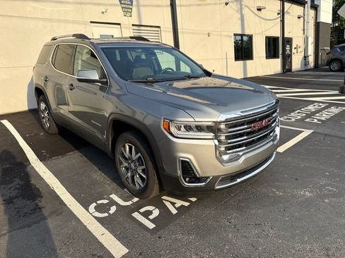 Used 2023 GMC Acadia SLT AWD/4WD image 3