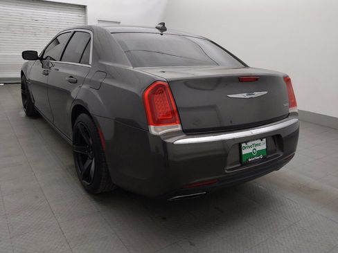 Used 2015 Chrysler 300 Limited RWD image 5
