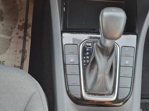 Used 2020 Hyundai Ioniq SE FWD image 16