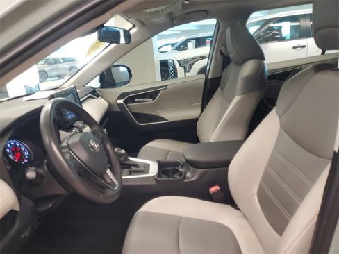 Used 2021 Toyota RAV4 XLE Premium image 16