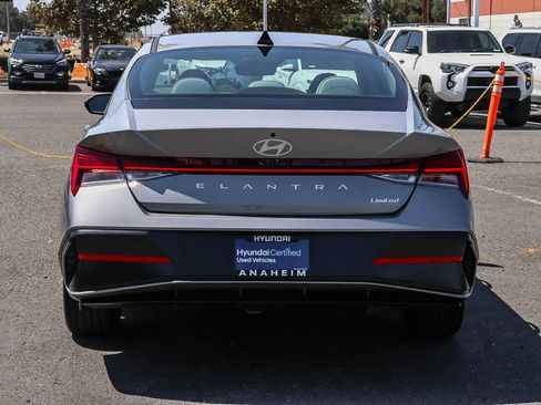 Used 2026 Hyundai Elantra Limited FWD image 8