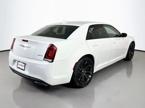 Used 2019 Chrysler 300 Touring w/ Sport Appearance Package RWD image 6