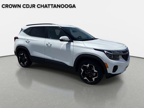 Used 2024 Kia Seltos EX FWD image 2