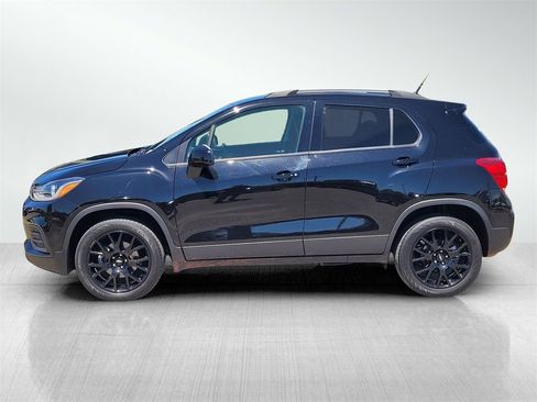 Used 2022 Chevrolet Trax LT w/ Midnight Edition image 7