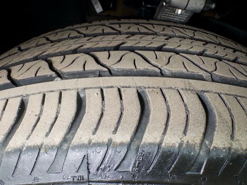 Used 2025 Tesla Model Y Long Range image 32