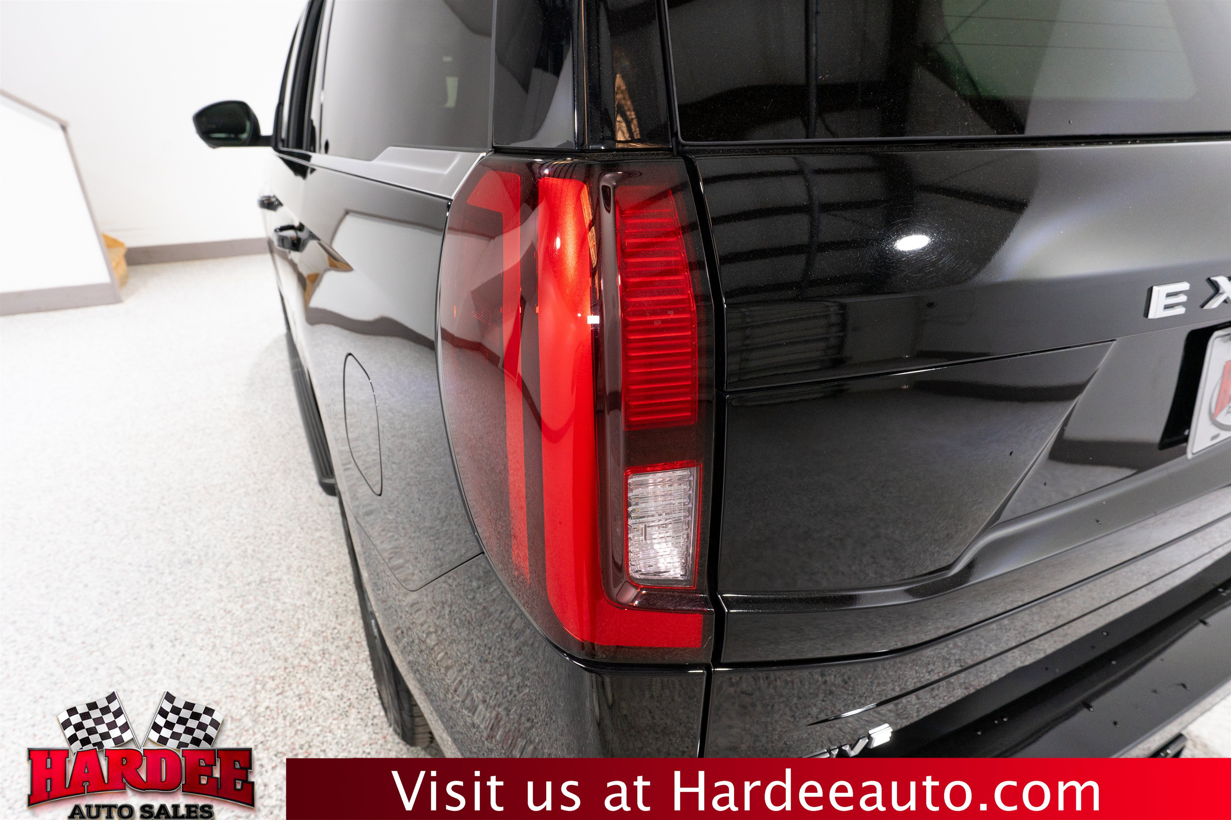Used 2025 Ford Expedition Active AWD/4WD image 9
