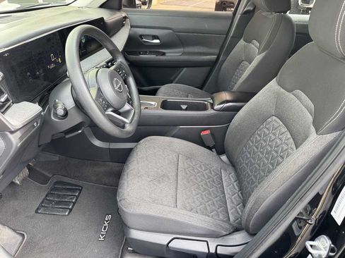 Used 2025 Nissan Kicks SV w/ Illumination Package FWD image 24