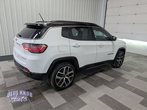 Used 2025 Jeep Compass Limited w/ Elite Group AWD/4WD image 4