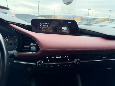 Used 2021 MAZDA MAZDA3 s image 19