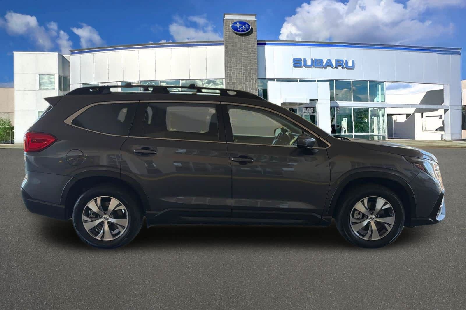 Used 2024 Subaru Ascent Premium w/ Convenience Package AWD/4WD image 6