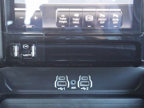 New 2025 RAM 2500 Laramie AWD/4WD image 24