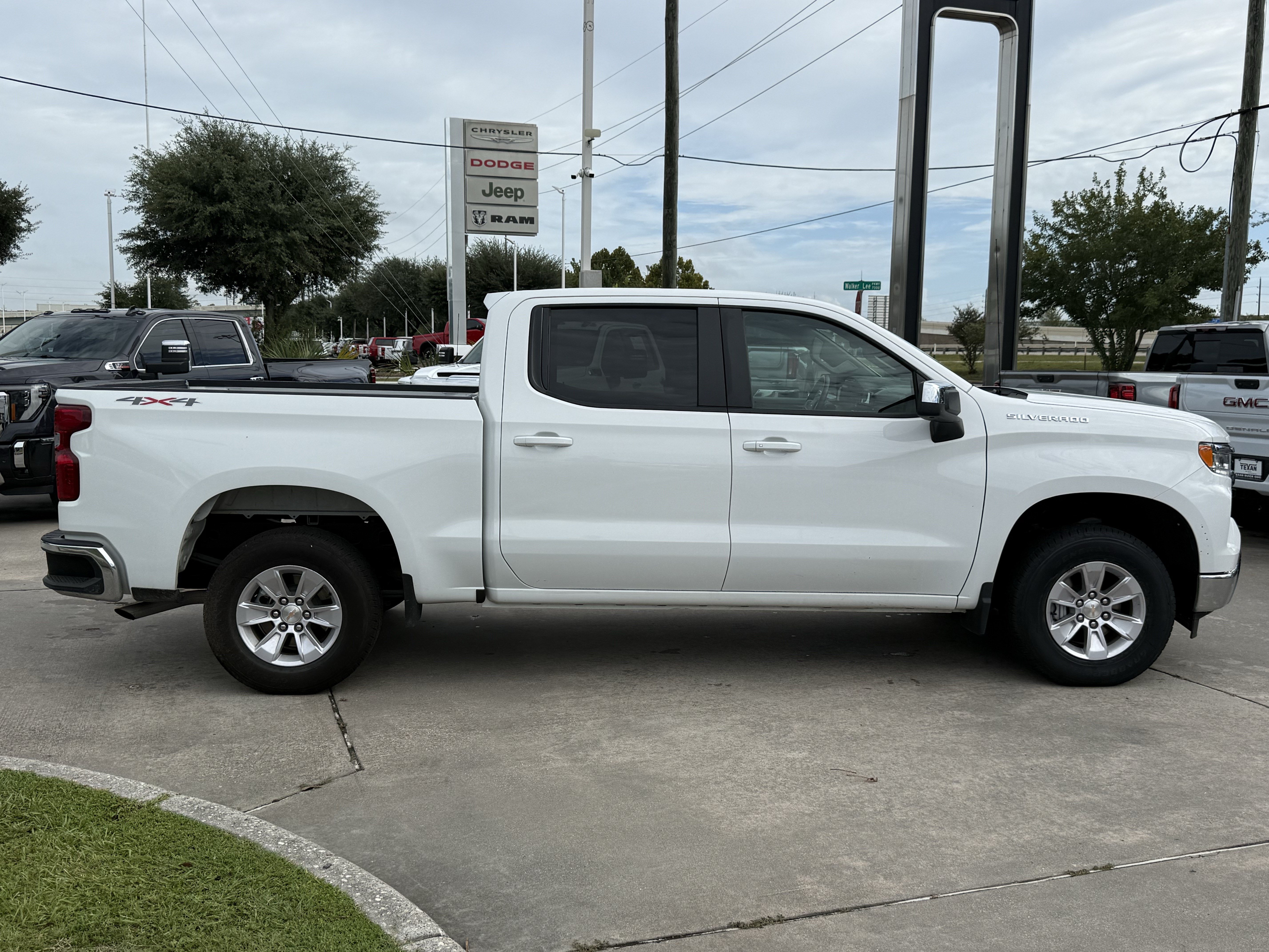 Used 2026 Chevrolet Silverado 1500 LT AWD/4WD image 3