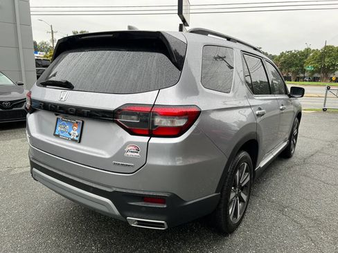 Used 2025 Honda Pilot Touring image 4