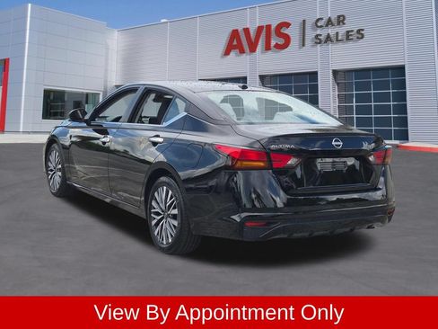 Used 2025 Nissan Altima 2.5 SV FWD image 10