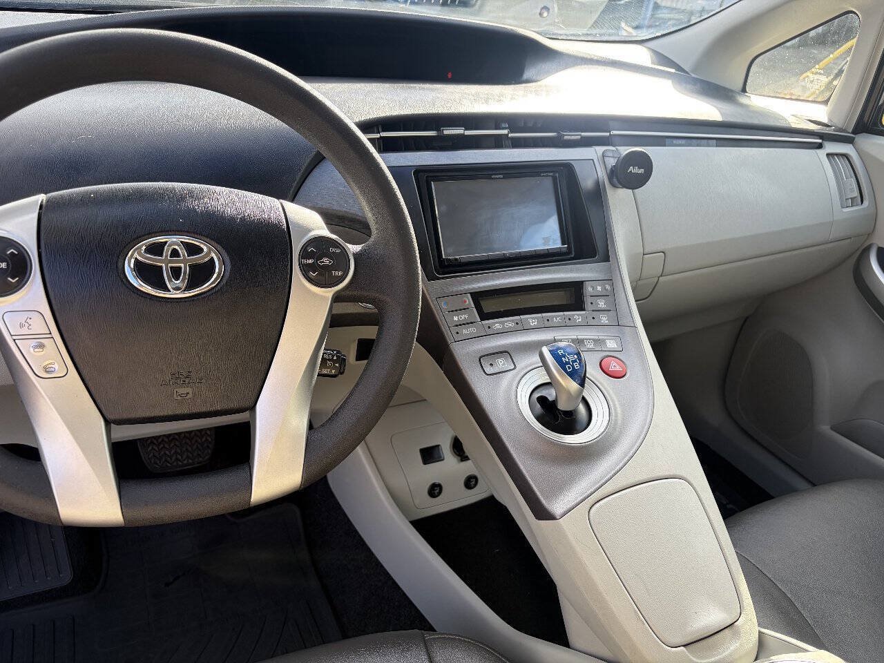 Used 2015 Toyota Prius Three w/ Solar Roof Package FWD image 6