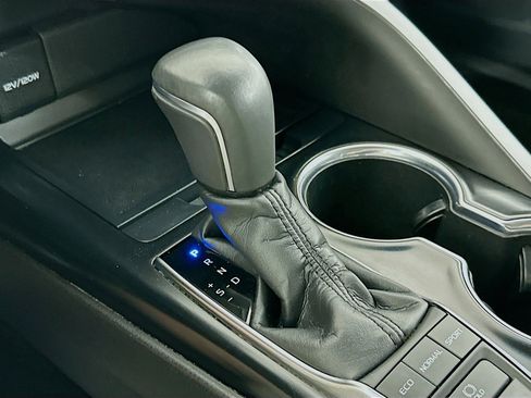 Used 2018 Toyota Camry XLE image 24