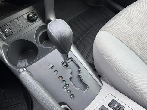 Used 2011 Toyota RAV4 4WD image 21