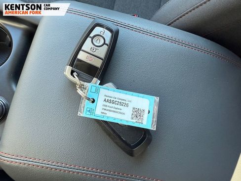 Used 2025 Ford Explorer Active image 40
