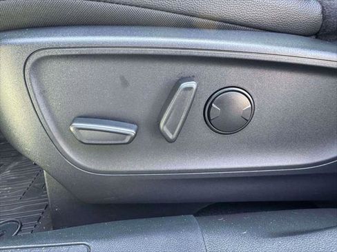 Used 2025 Ford Escape SE w/ PHEV Premium Package image 14