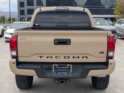 Used 2019 Toyota Tacoma TRD Sport AWD/4WD image 4