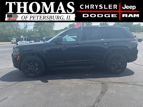 Used 2024 Jeep Grand Cherokee Altitude AWD/4WD image 4