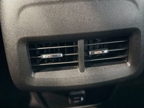 Used 2021 Chevrolet Equinox LT FWD image 24
