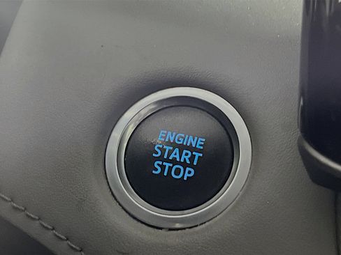 Used 2021 Toyota Highlander XLE image 23