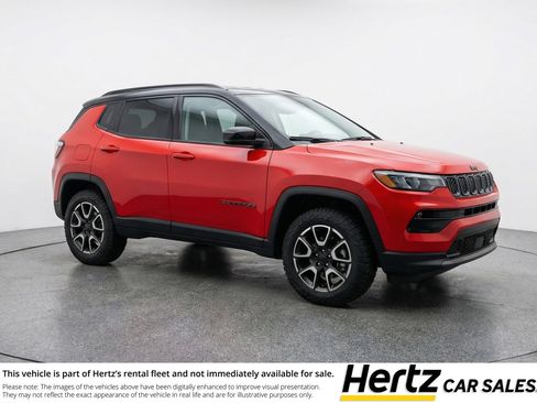 Used 2025 Jeep Compass Trailhawk AWD/4WD image 1