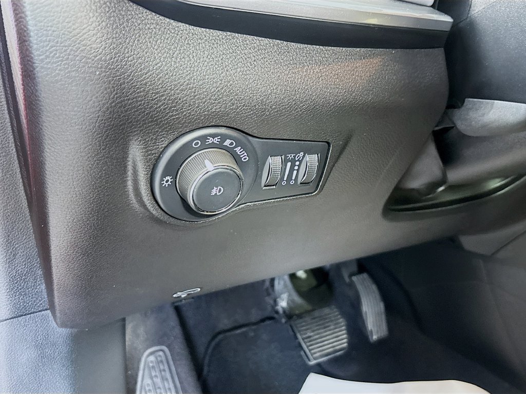 Used 2025 Jeep Compass Limited AWD/4WD image 10