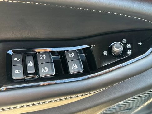 Used 2023 Jeep Grand Cherokee Overland image 26