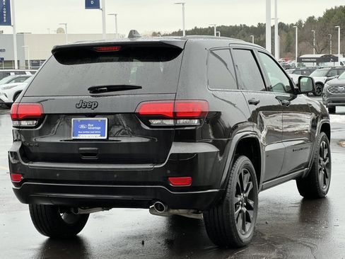 Used 2022 Jeep Grand Cherokee Laredo X image 9
