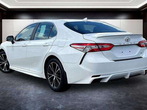 Used 2020 Toyota Camry SE FWD image 4