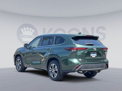 Used 2024 Toyota Highlander XLE AWD/4WD image 7