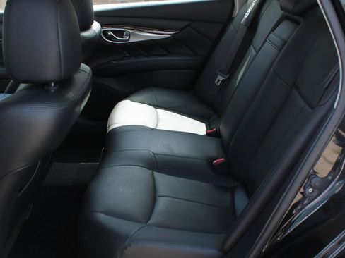 Used 2019 INFINITI Q70 Luxe w/ Proactive Package AWD/4WD image 17