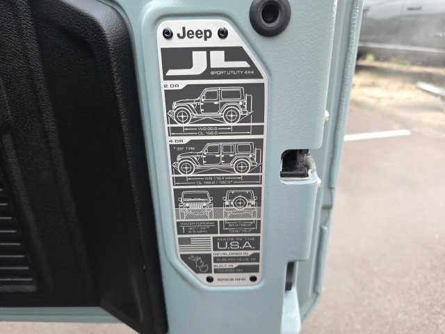 Used 2024 Jeep Wrangler Unlimited w/ Convenience Group AWD/4WD image 30